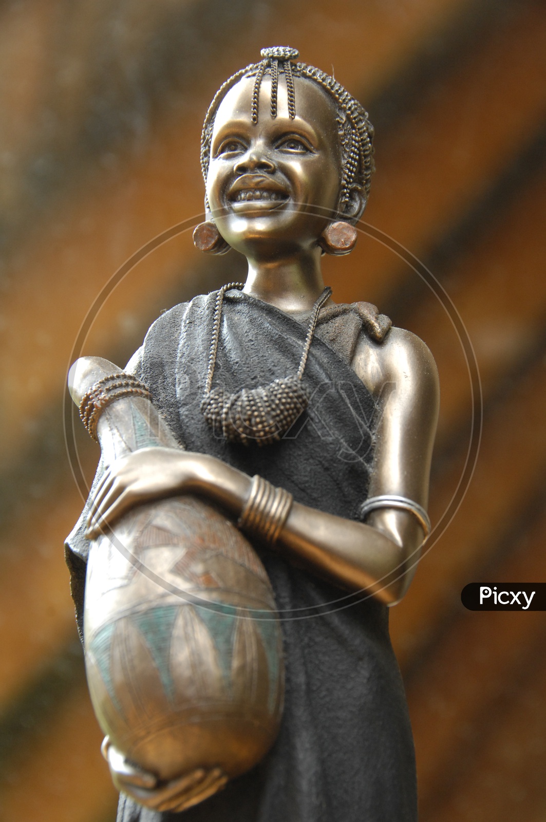 A Bronze sculpture of a woman