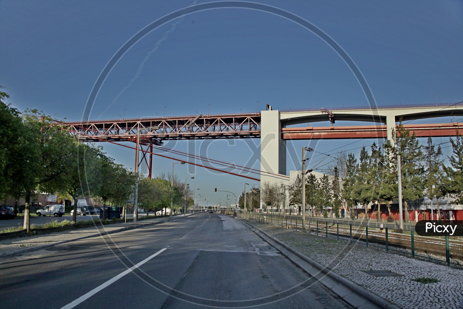 Road under 25 De Abril bridge