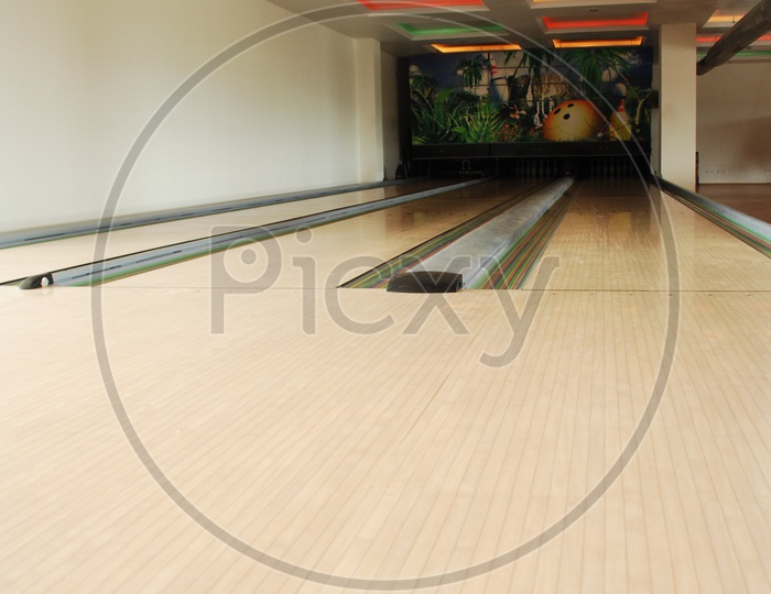 Image of Ten-pin bowling-AZ962189-Picxy
