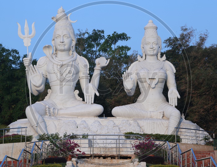 Lord Shiva and Parvathi Statues