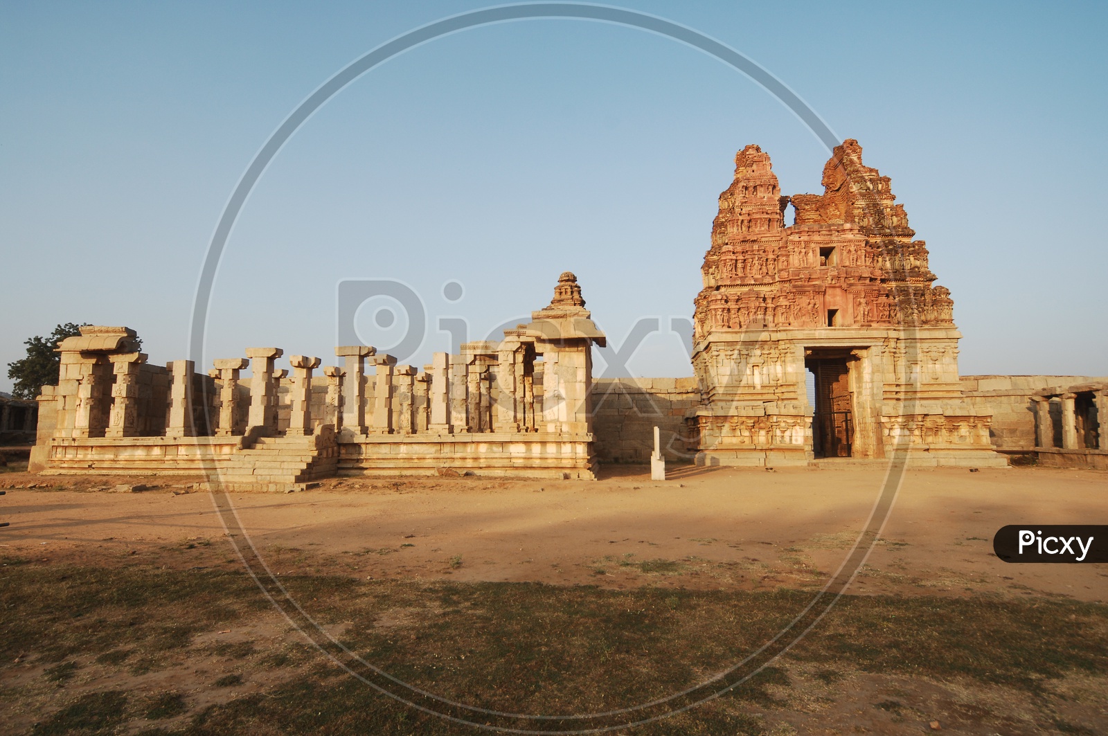 Vittala temple alongside the stone pillar temple