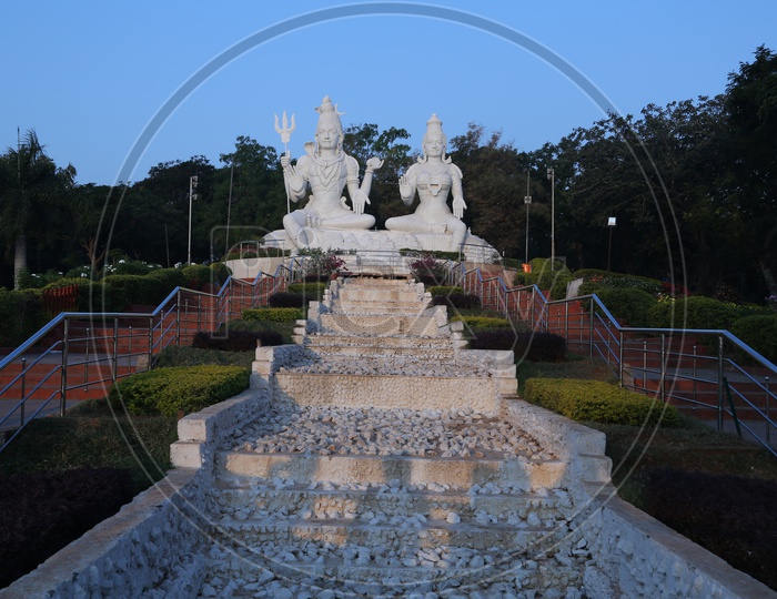 Lord Shiva and Parvathi Statues