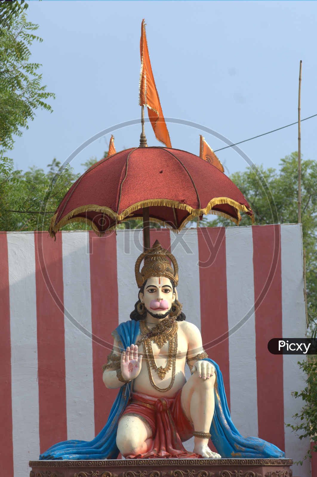 Image of Hindu God Anjaneya Statue-BZ538607-Picxy