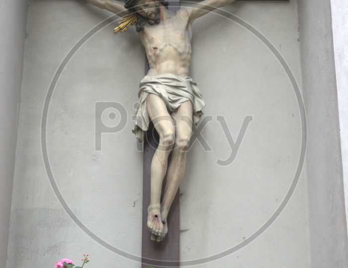 Jesus Crucification statue