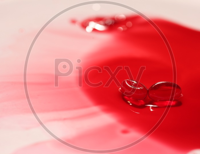 Red capsules and liquid