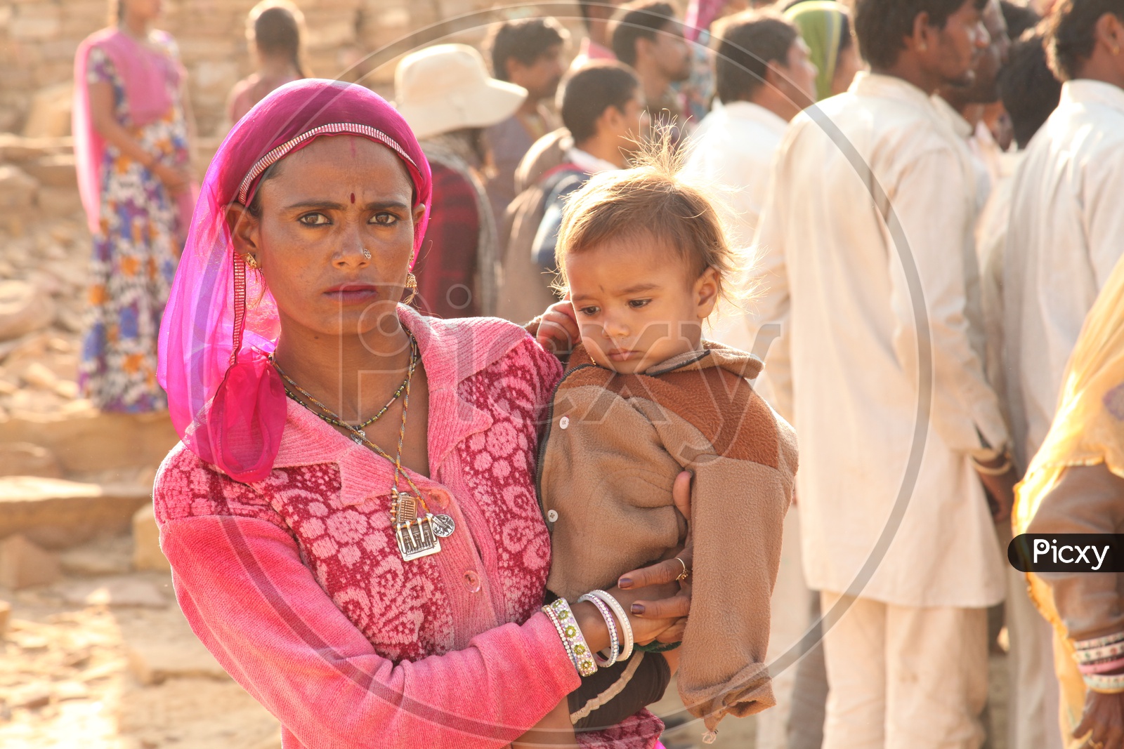 Woman with her kid in Rajasthan