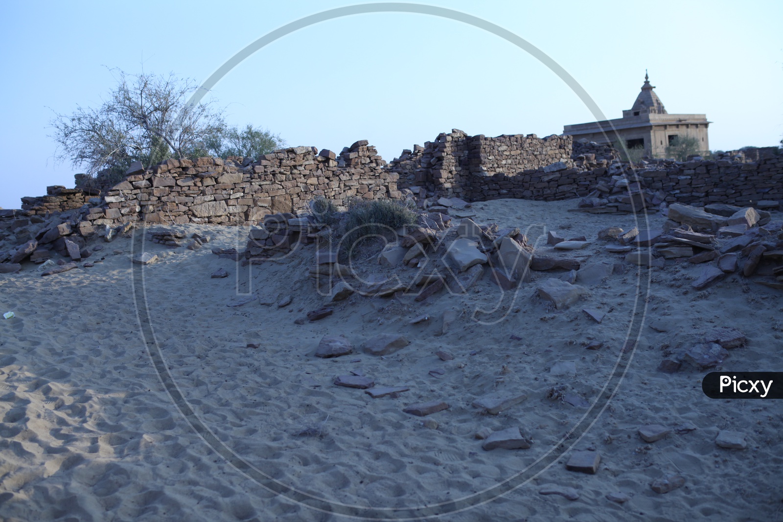 Image of Ruins in the desertXG008492Picxy
