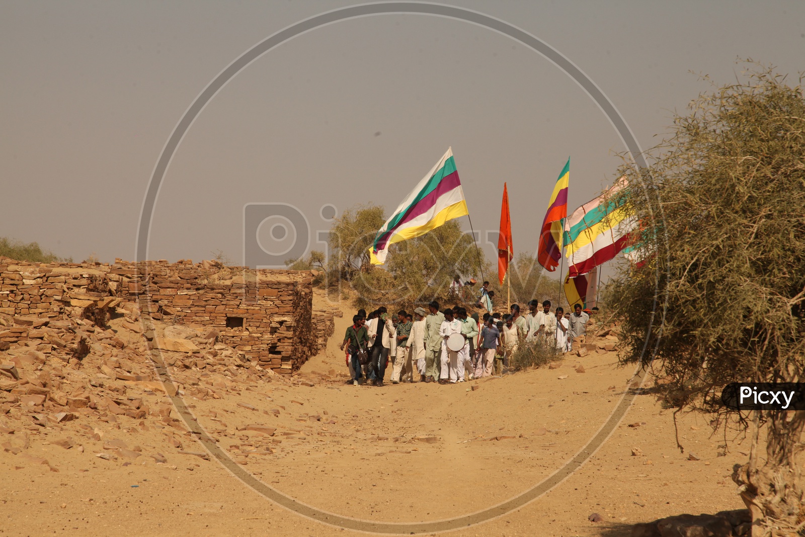 Agitation by men in the desert with flags