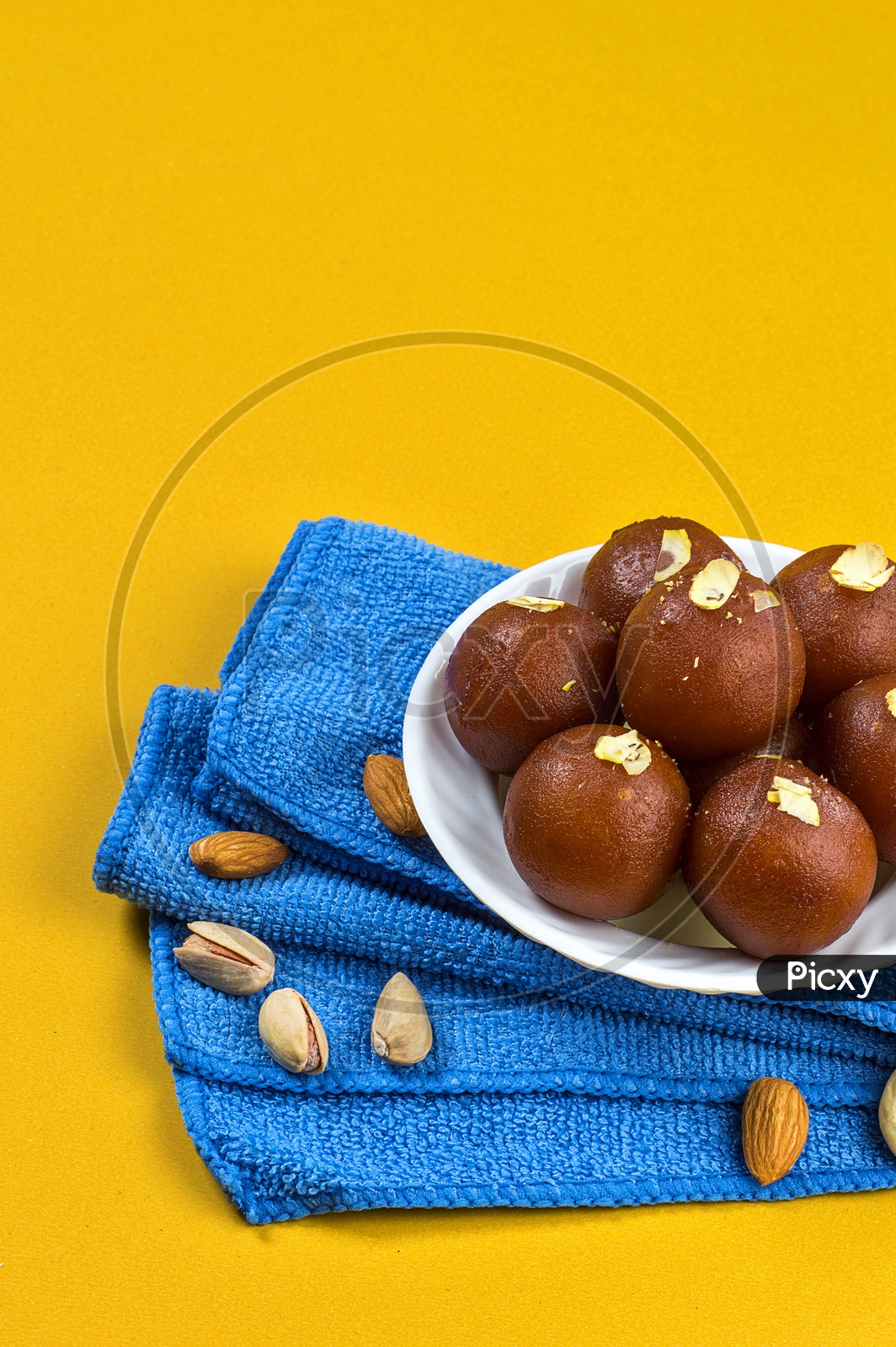 image-of-indian-dessert-or-sweet-dish-gulab-jamun-topped-with-pistachio