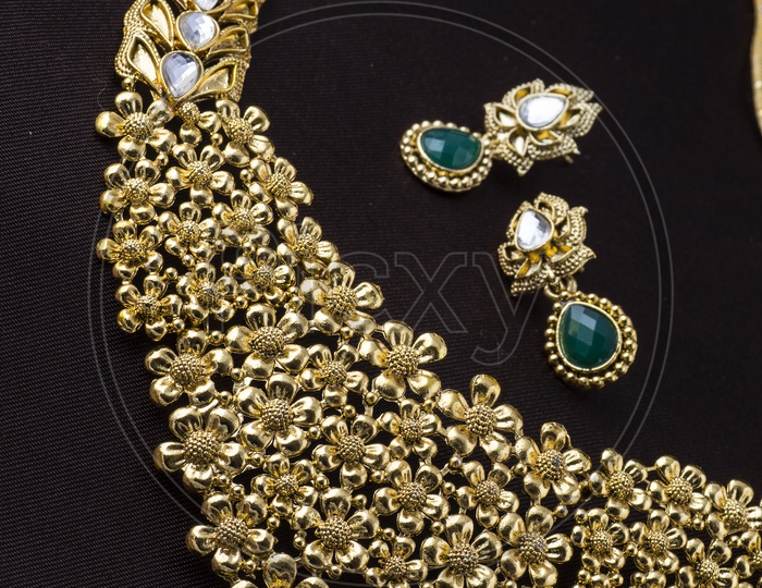 Indian traditional gold jewelry set