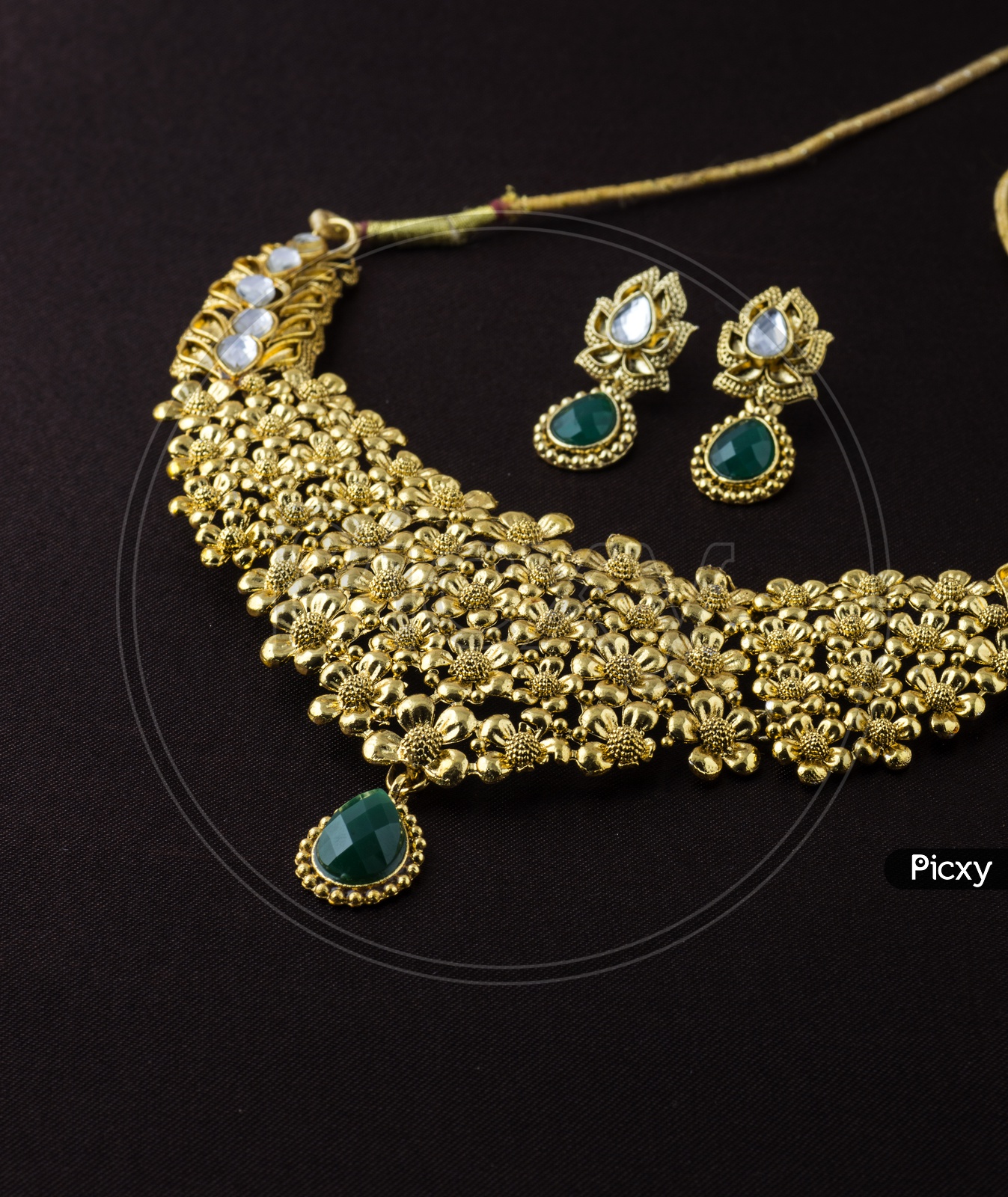 Indian traditional gold jewelry set
