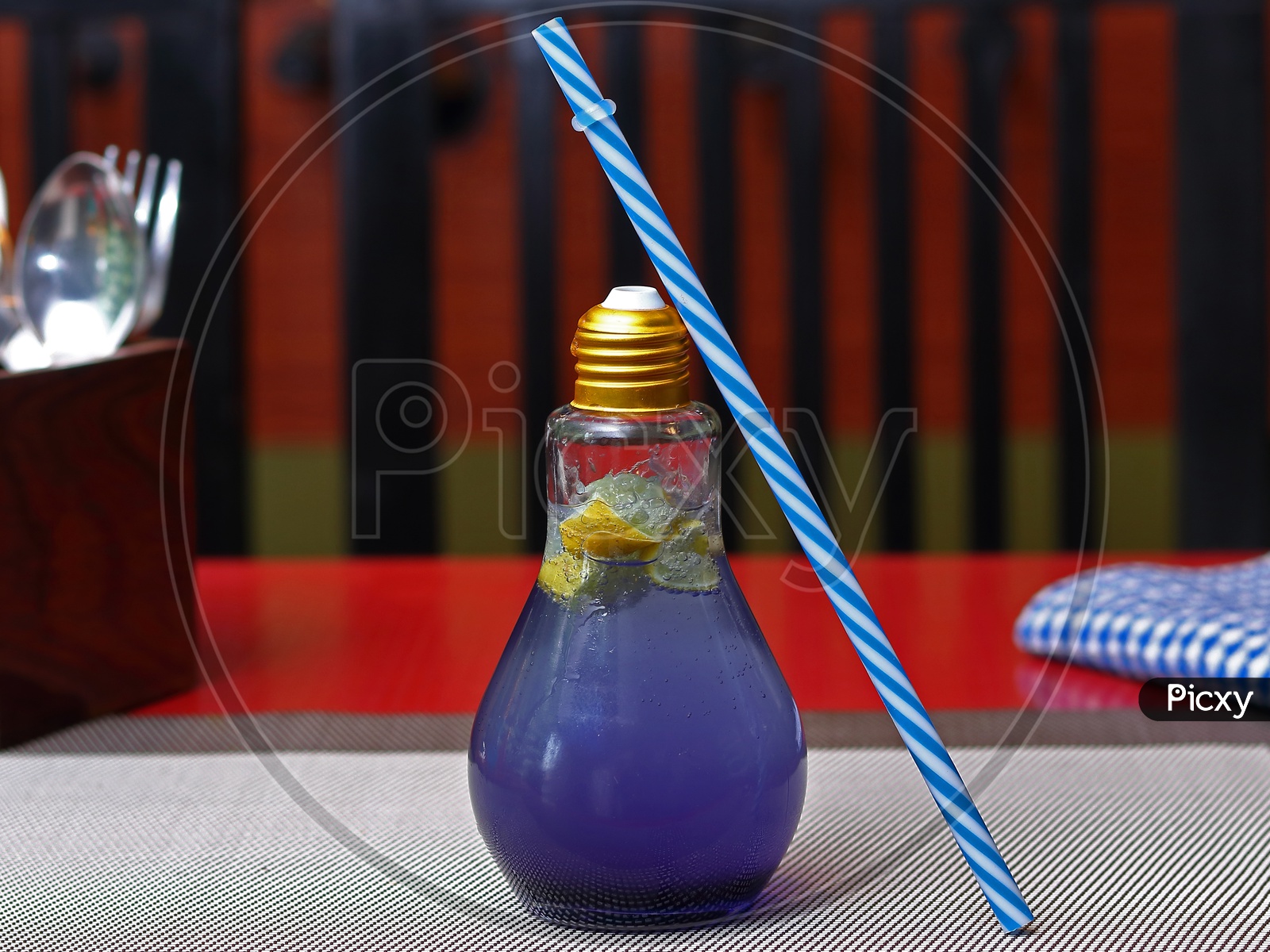 Mocktail in a bulb