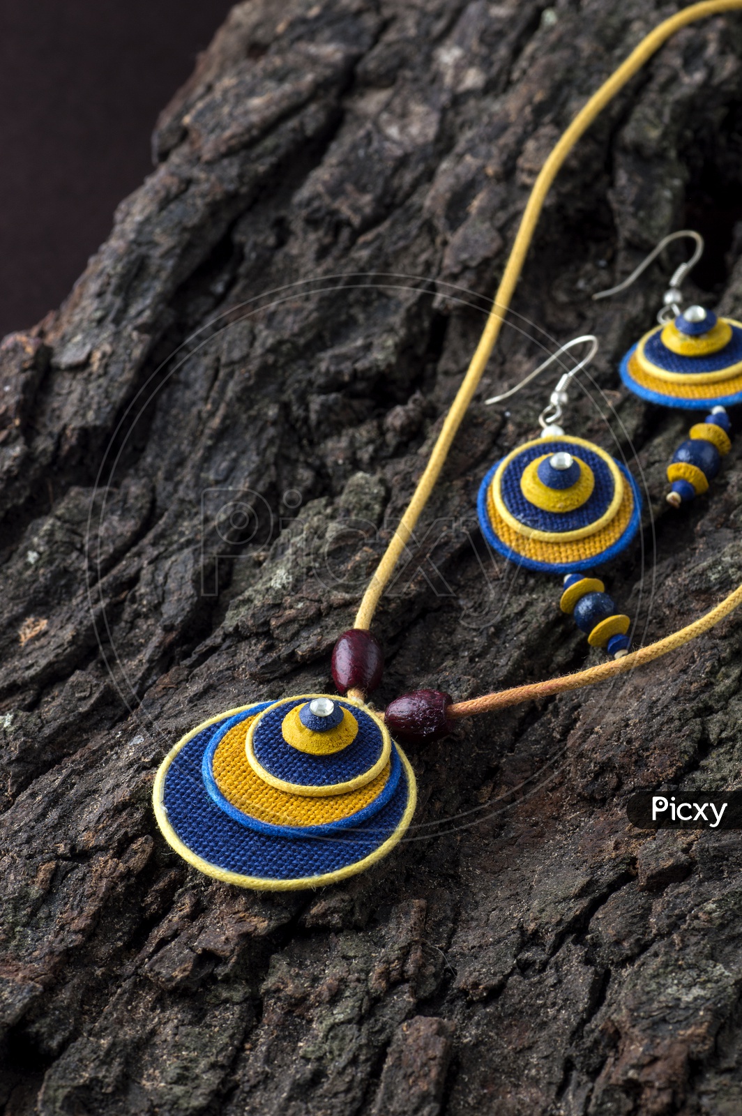 Hand crafted thread jewelry with earrings