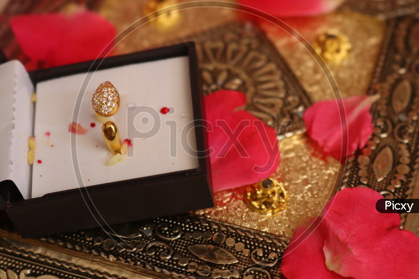 Closeup hand South Indian wedding rituals, ceremony Stock Photo - Alamy