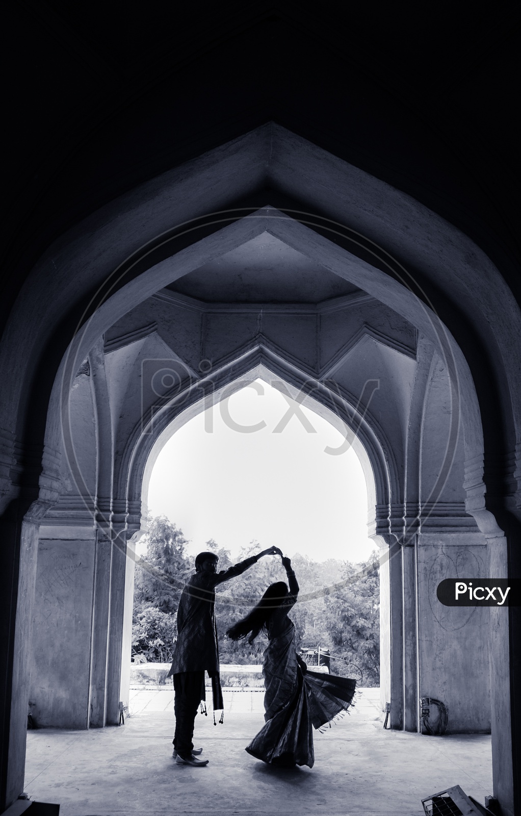 Silhouette of a couple/couple shoot/Hindu Wedding / South Indian Wedding / Wedding Rituals / South Indian Wedding Shots