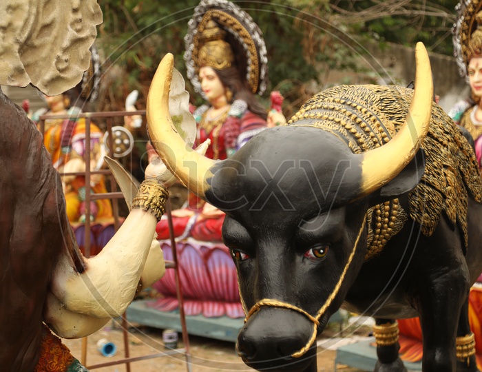 Indian Bull Plaster  of Paris Statue For Set works