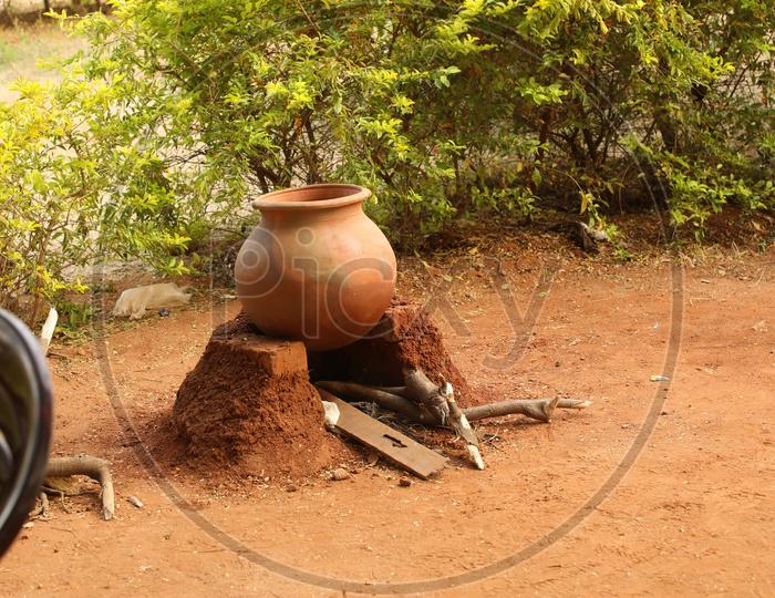 A clay pot on Chulha