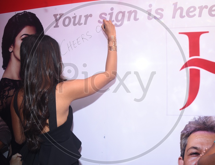 Pooja Hegde signing during Jawed Habib Salon Inauguration ceremony