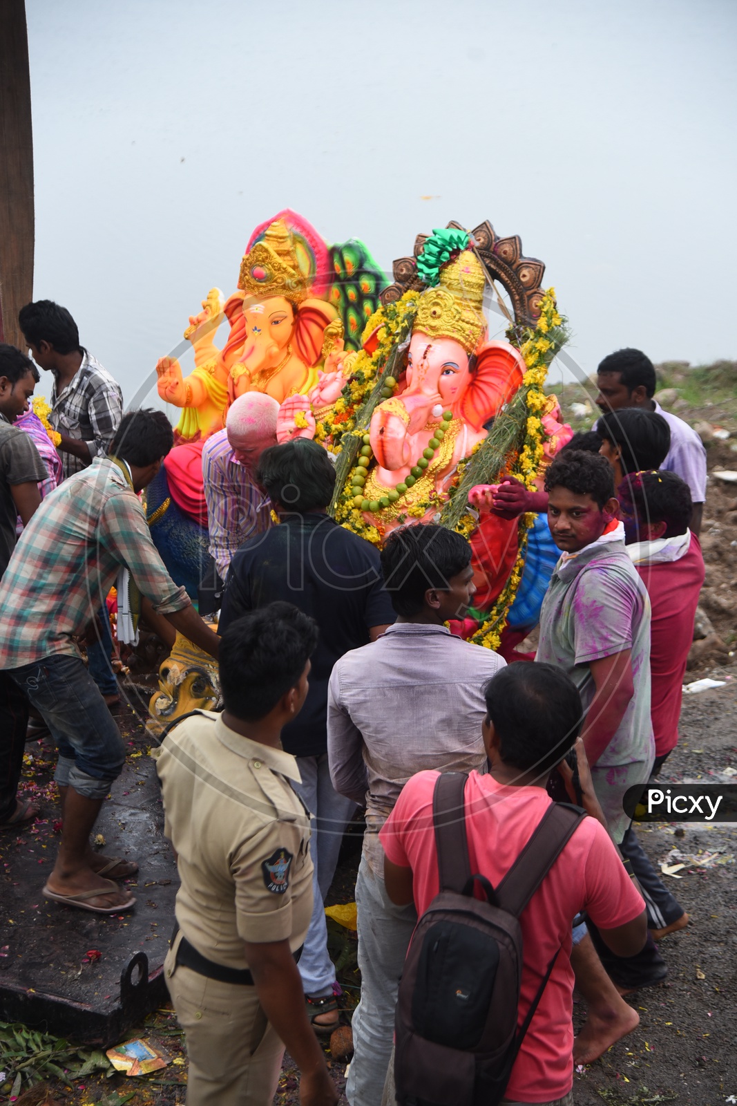 Men carrying the Ganesha Idol onto the Crane