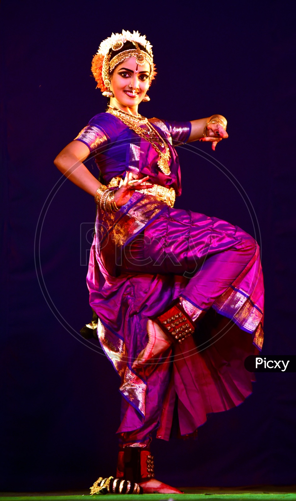 Bharatnatyam dance poses series….... - Simha's photography | Facebook
