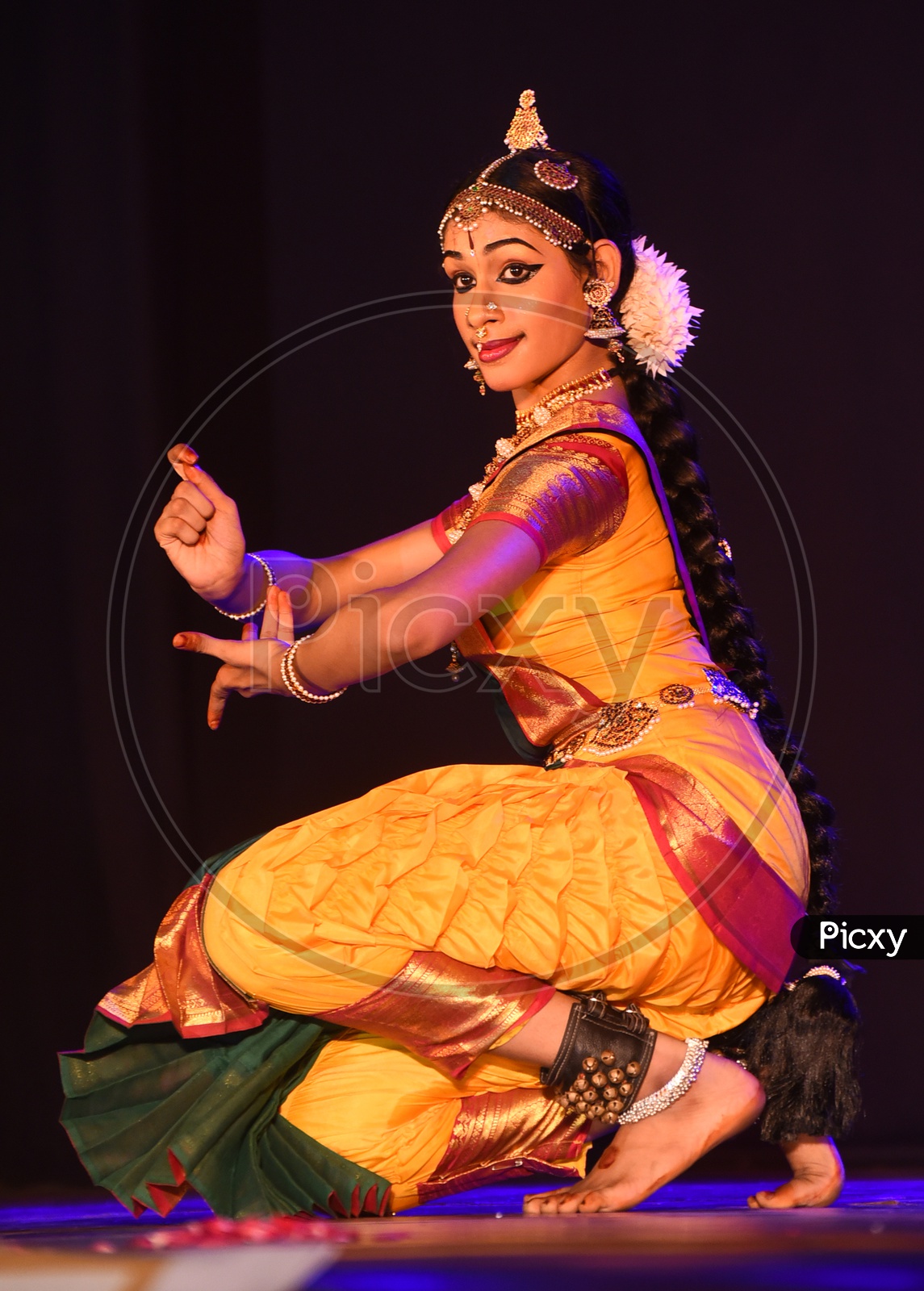 it's my latest art of Radha Krishna with beautiful ❤️ love dancing pose,plz  say something