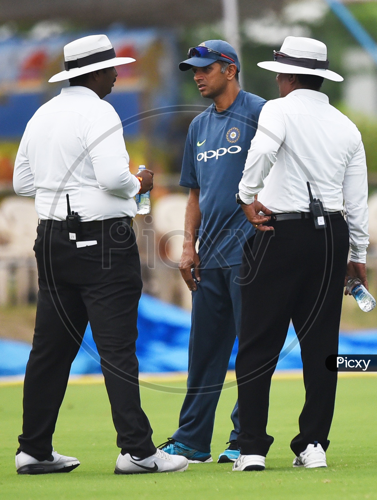 Rahul Dravid having a conversation with Umpires