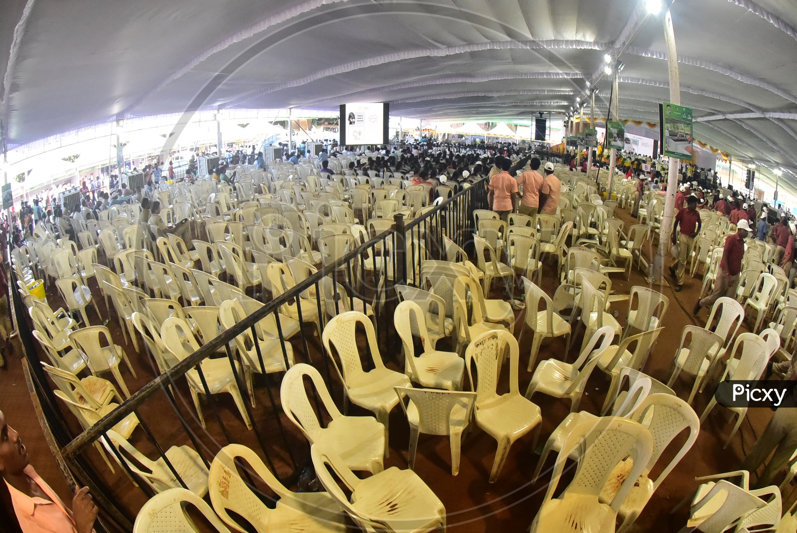 Image of Seating arrangement for the audienceLU707475Picxy