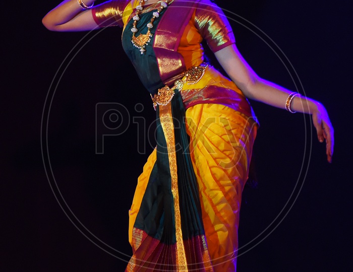bharatanatyam dancer performing on stage