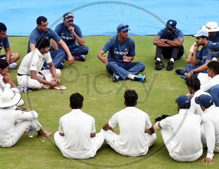 Rahul Dravid having a conversation with India A cricket team
