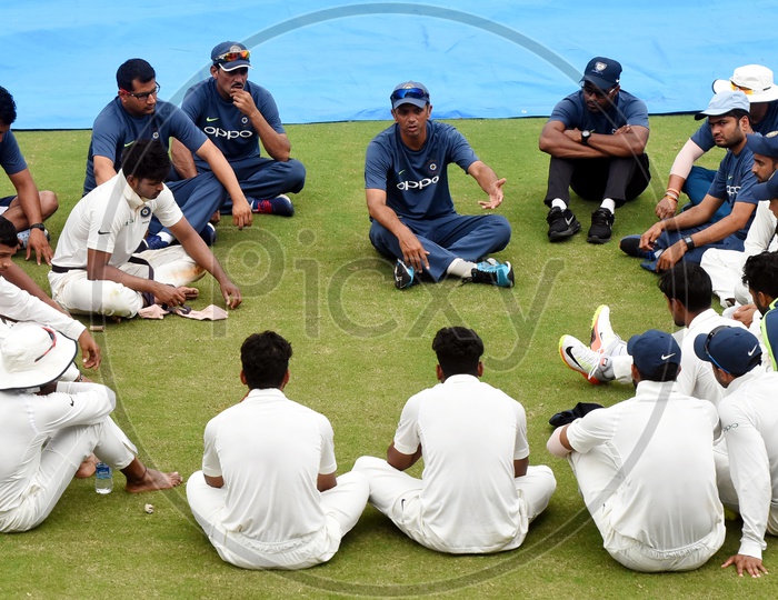 Rahul Dravid having a conversation with India A cricket team