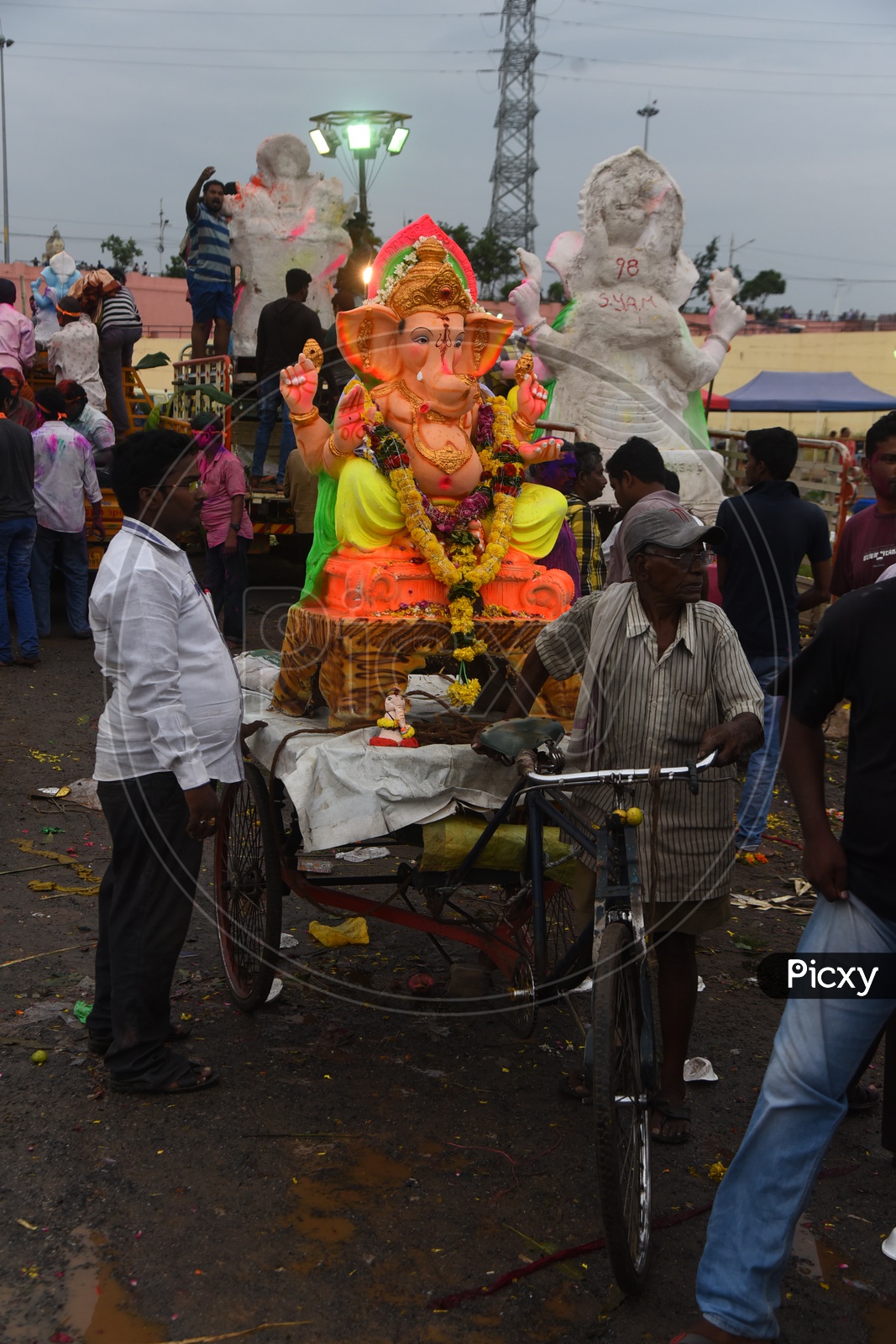 Ganesha Idols being carried on the rickshaw during Ganesh Visarjan