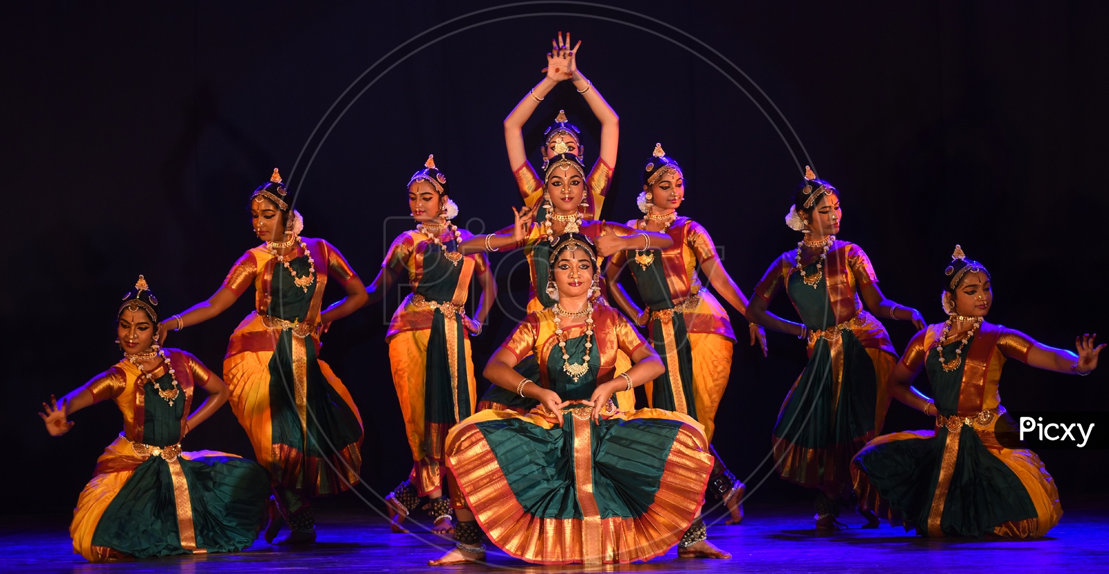 bharatanatyam dance group