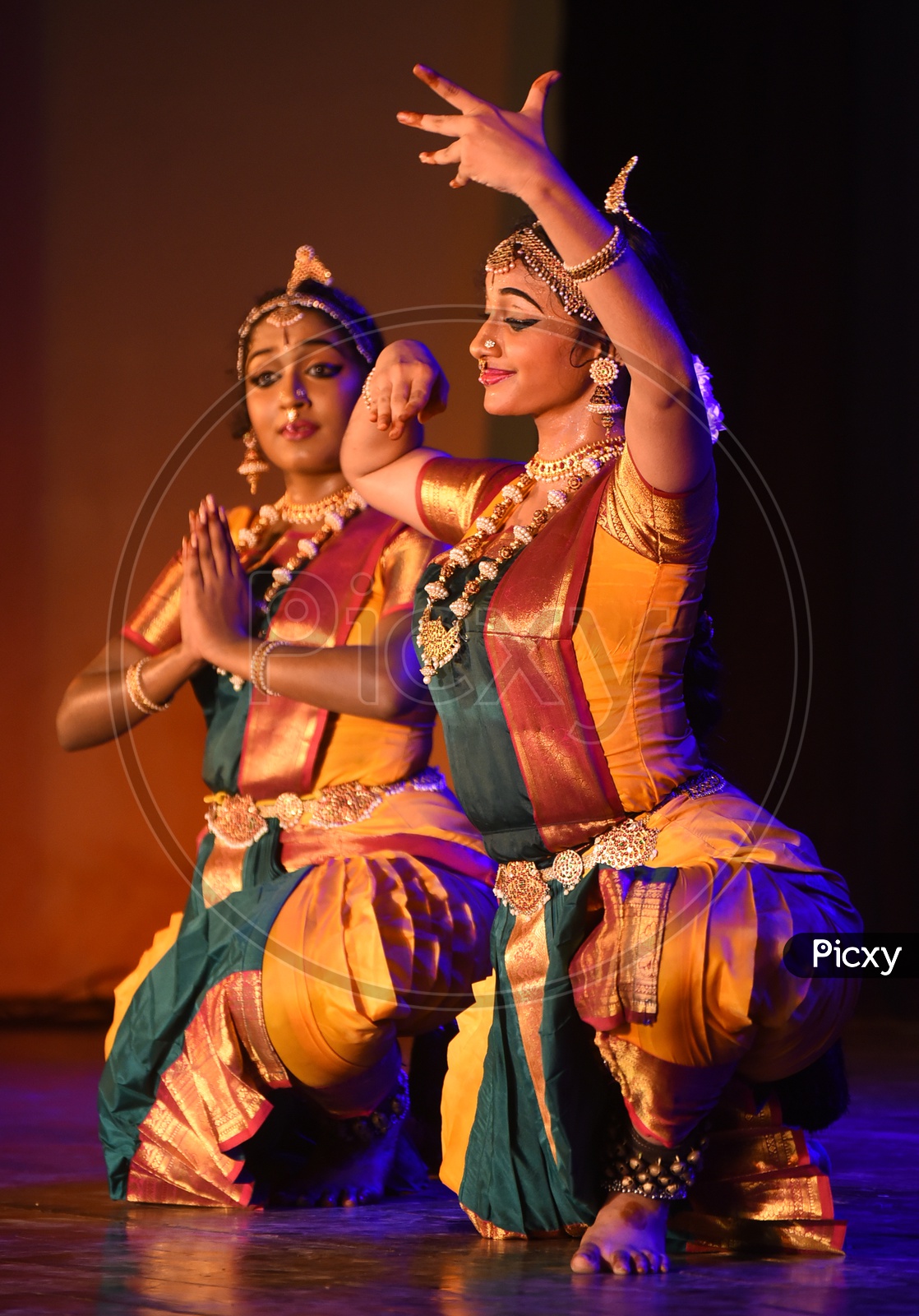 Young beautiful woman dancer exponent of Indian classical dance  Bharatanatyam in Shiva pose, Stock Photo, Picture And Low Budget Royalty  Free Image. Pic. ESY-055339175 | agefotostock