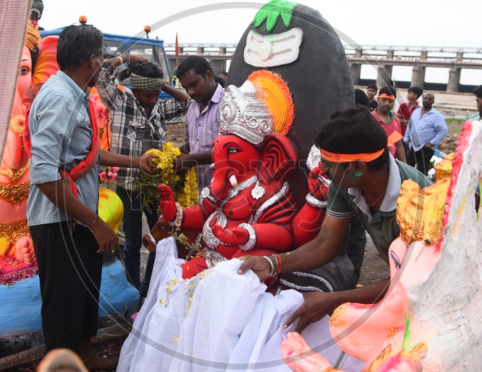 People getting the Ganesha Idol ready for the visarjan