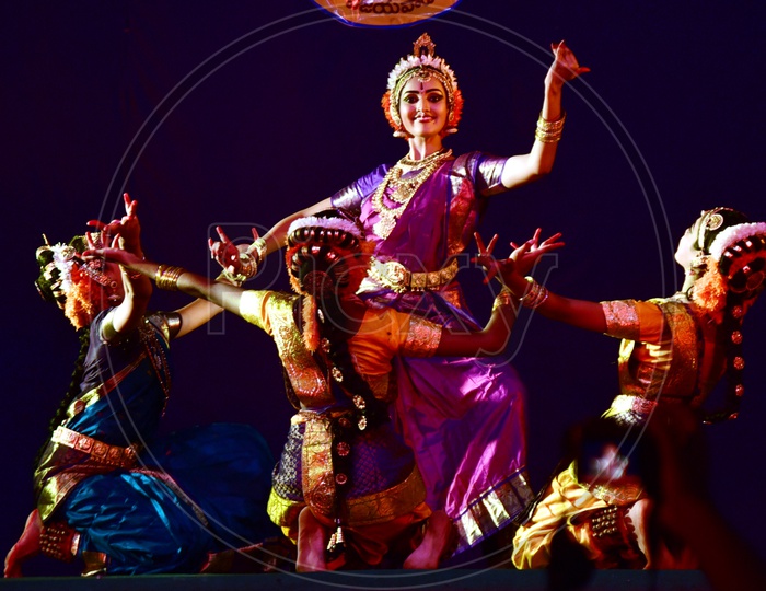 bharatanatyam dancers performing on stage