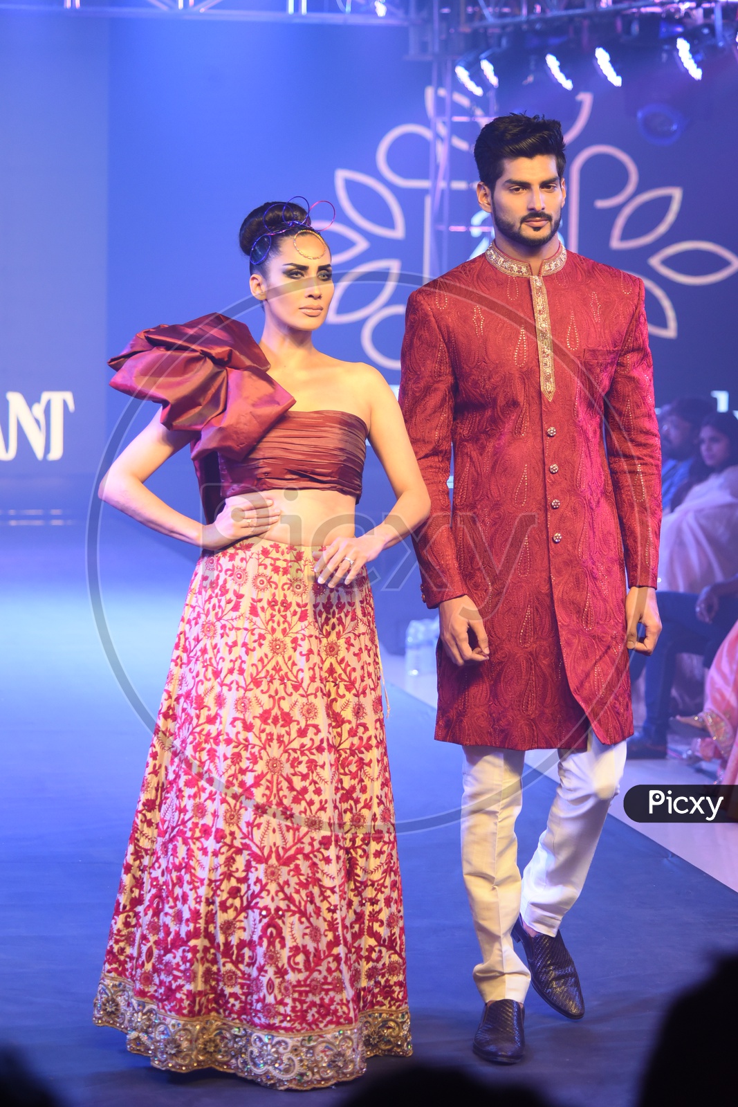 Art meet sophistication, Ritu Beri's fashion show hosted by Volvo cars |  CarTrade