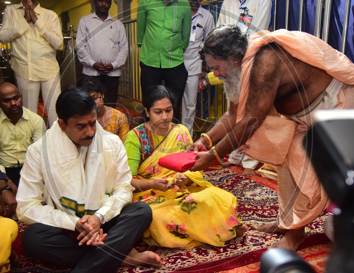 Devineni Uma At Kanaka durga Temple along With His Daughter