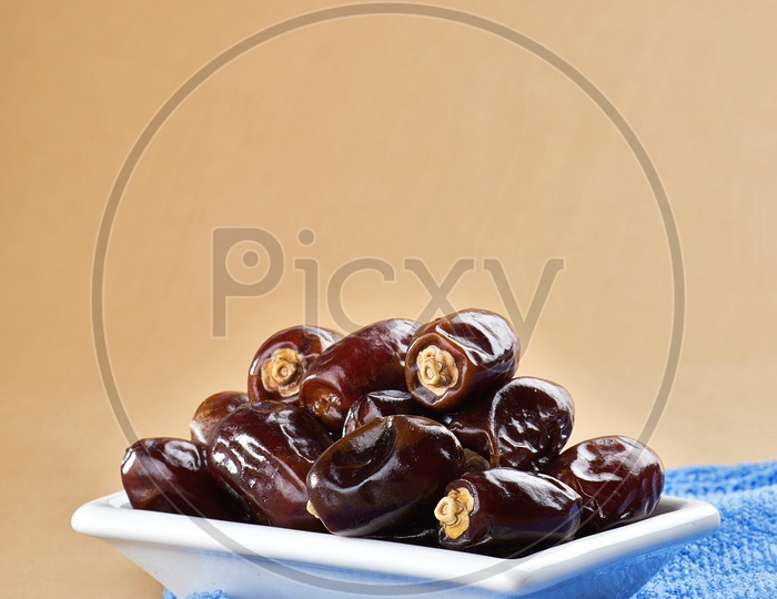 Dates in a white rectangular plate