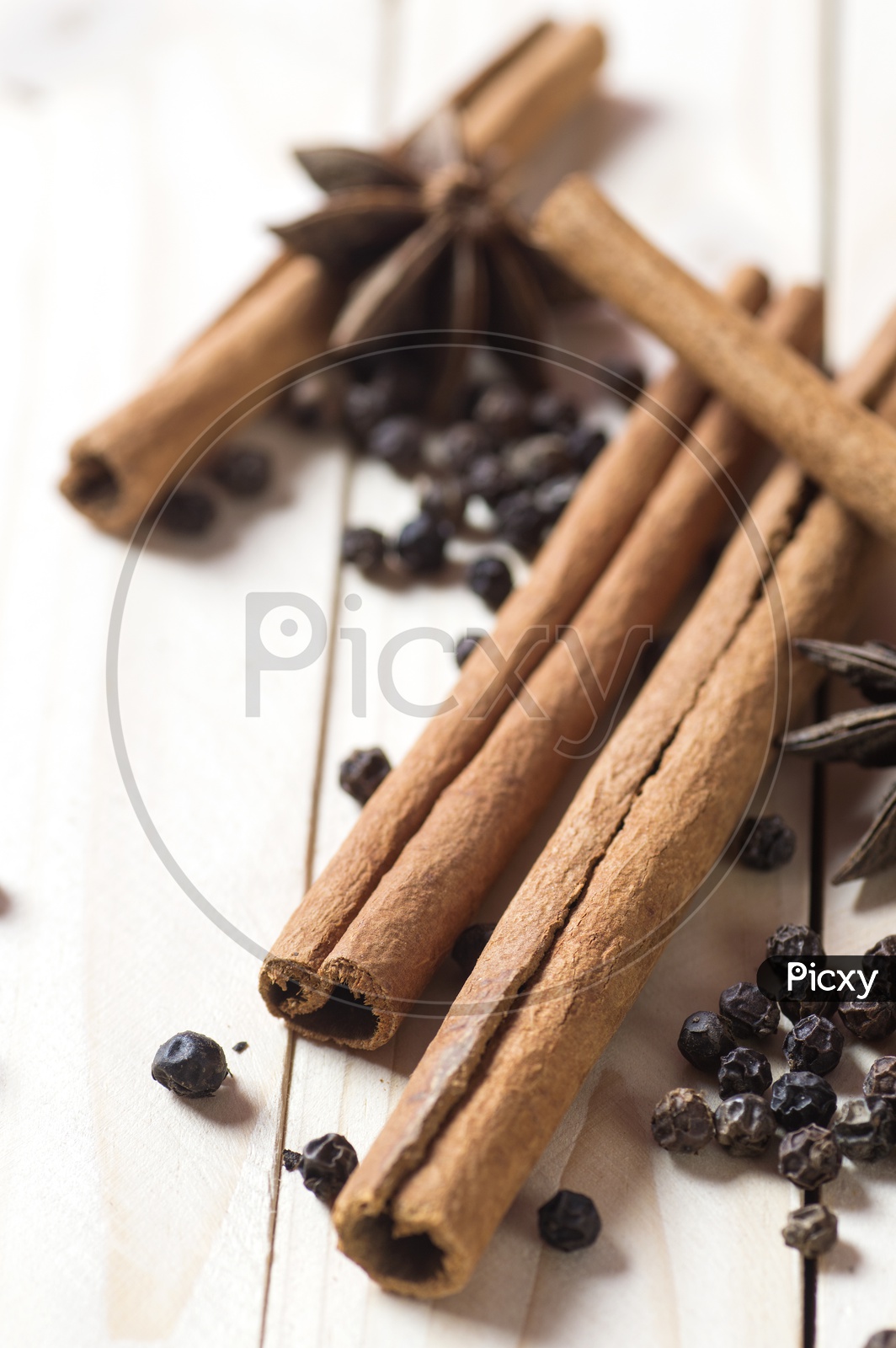 Cinnamon sticks, Black Pepper