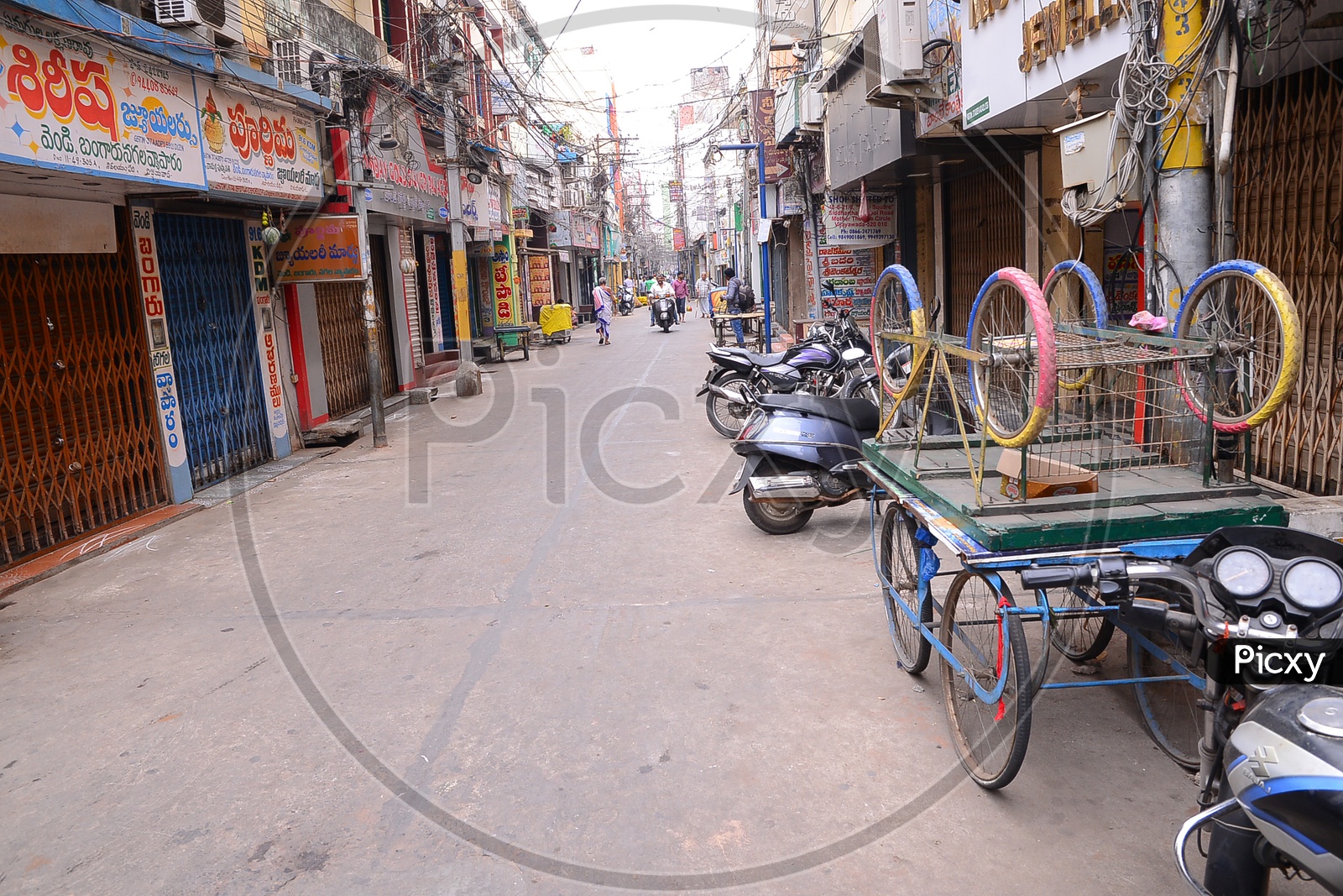 Closed shops in Sivalayam street, Vijayawada