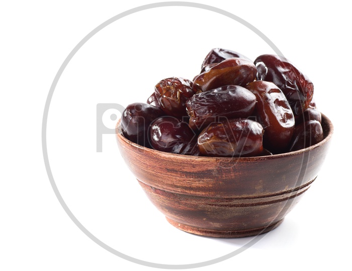 Dates in a wooden bowl
