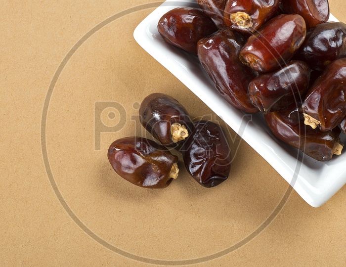 Dates in a white rectangular plate
