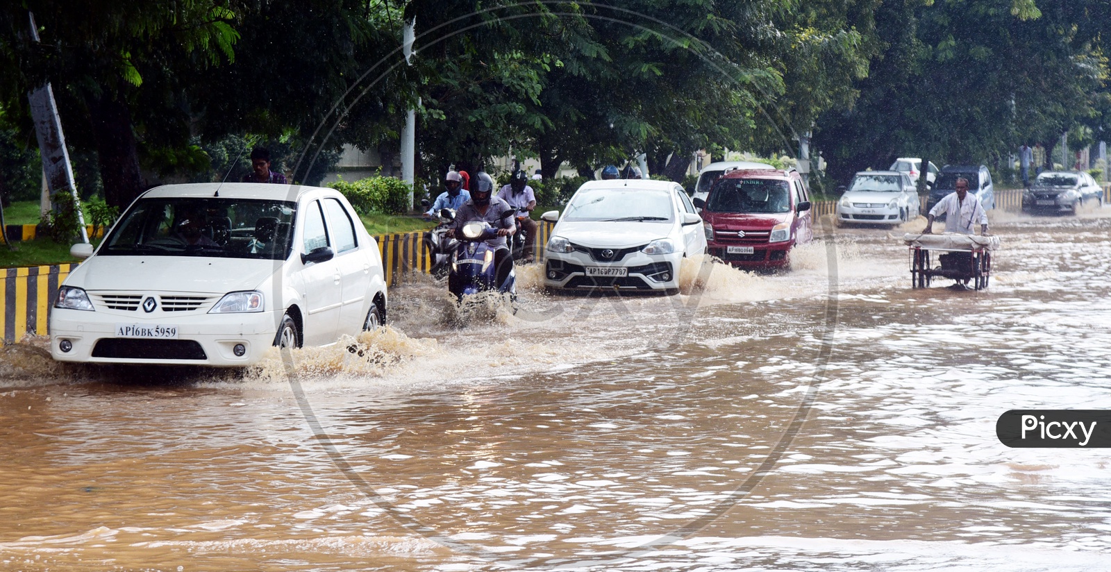 Traffic in the flooded road