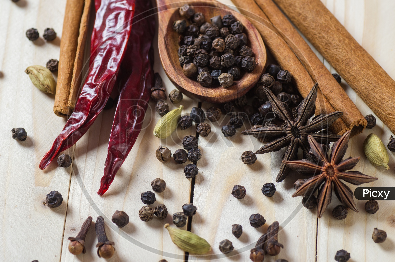 Cinnamon stick, Dried Red Chili, Star Anise, Cloves, Elachi