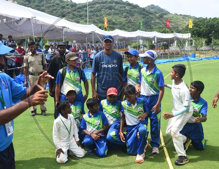Cricketer Rahul Dravid posing for a picture with little fans