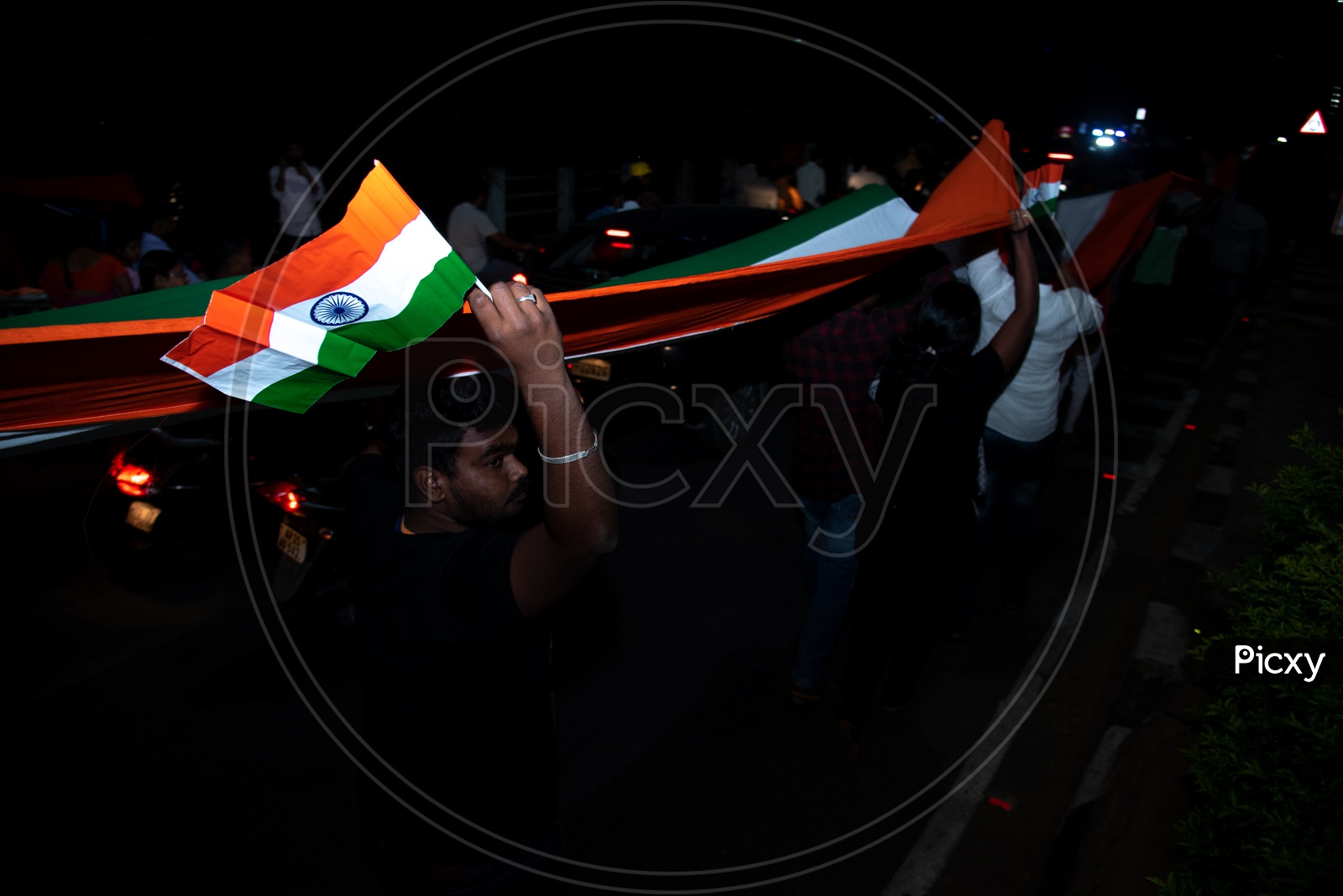 People pays homage to the Martyrs of pulawama attack,by walking around necklace road carrying indian national flag