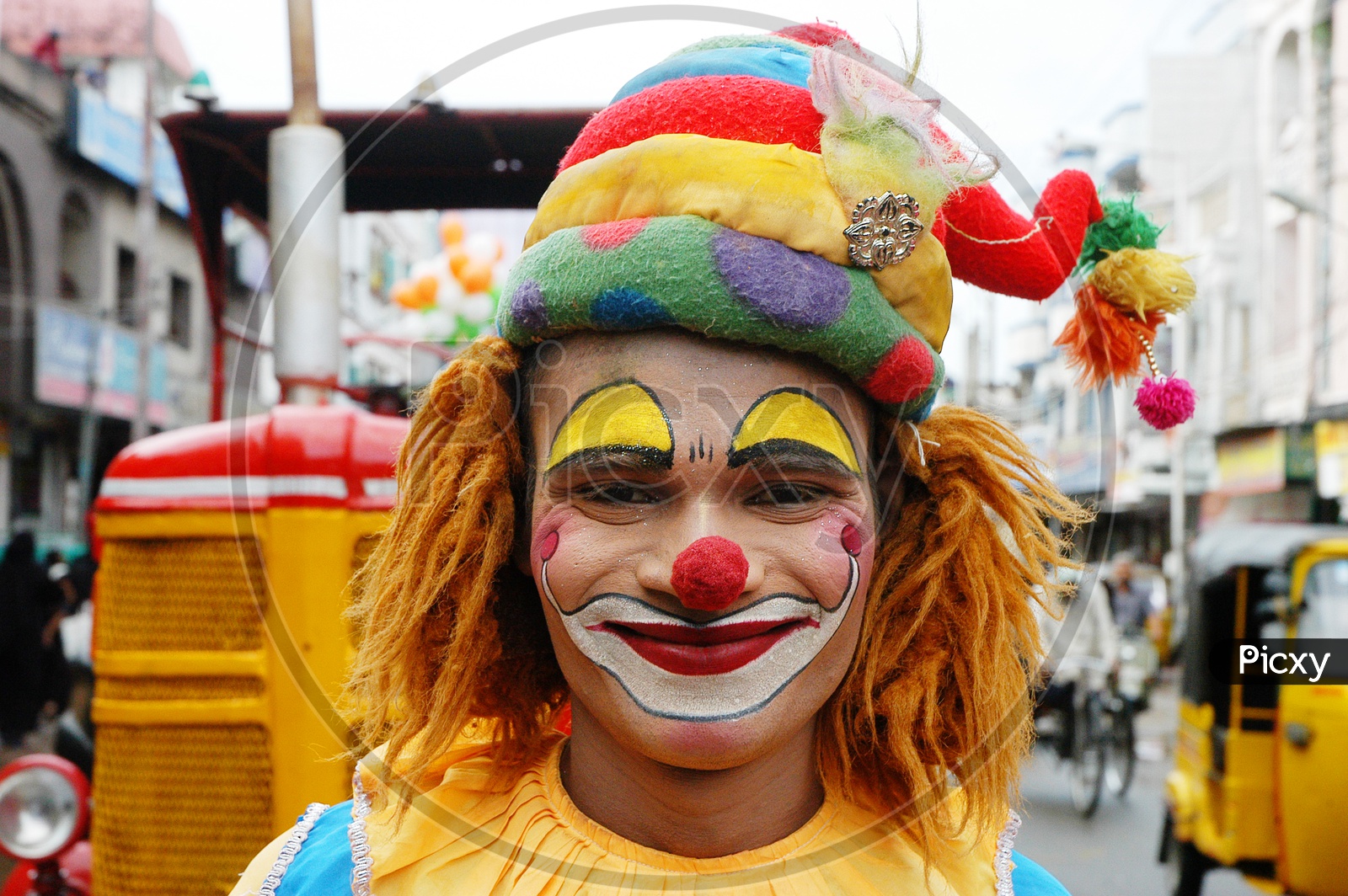 A smiling clown