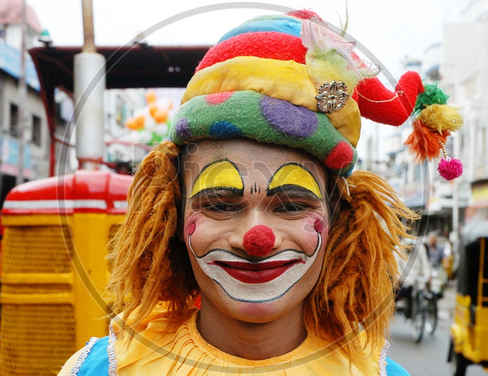 A smiling clown