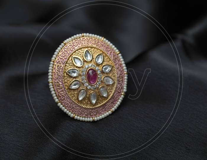 Pink stone round cut finger Ring