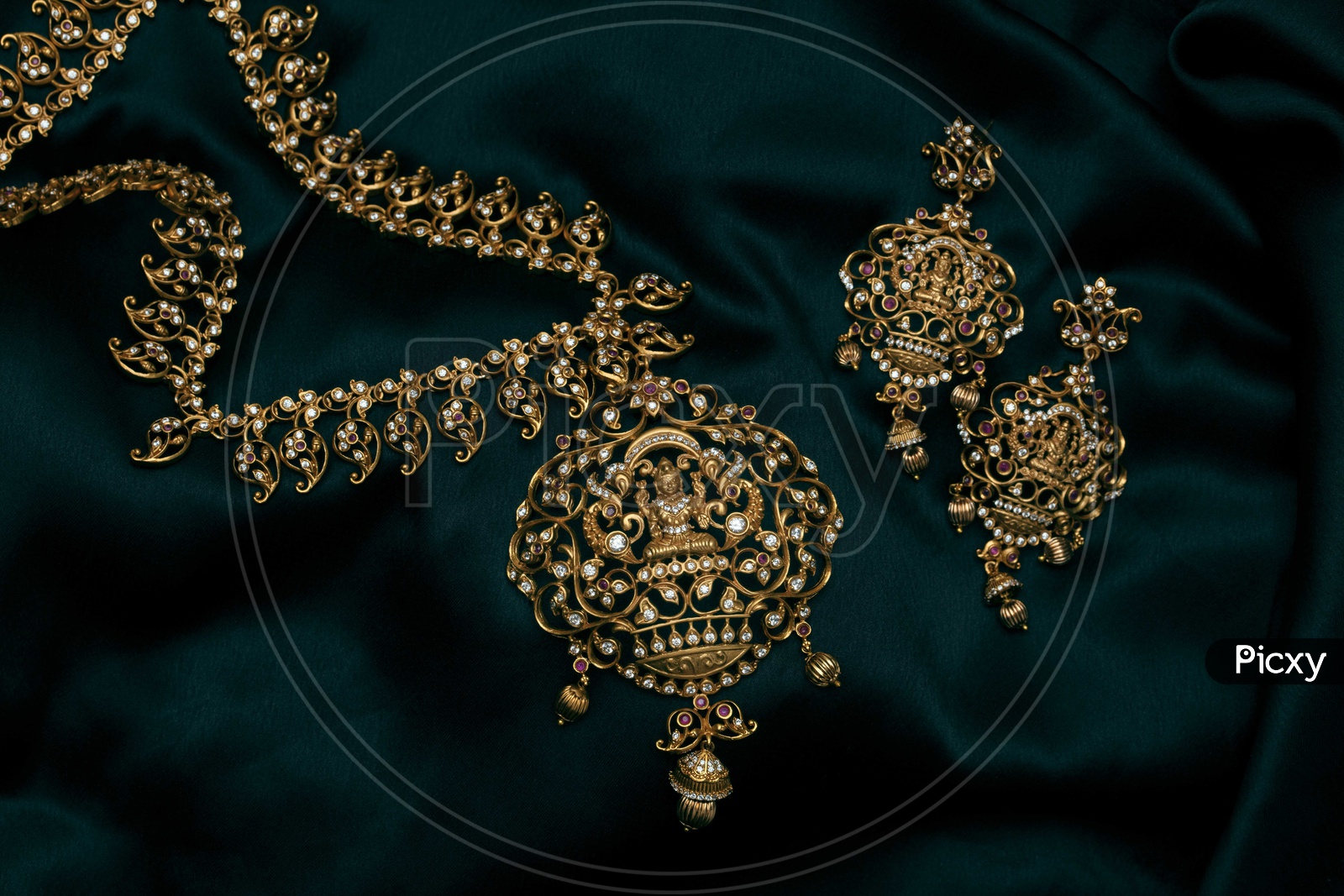 Traditional lakshmi pendant choker necklace set